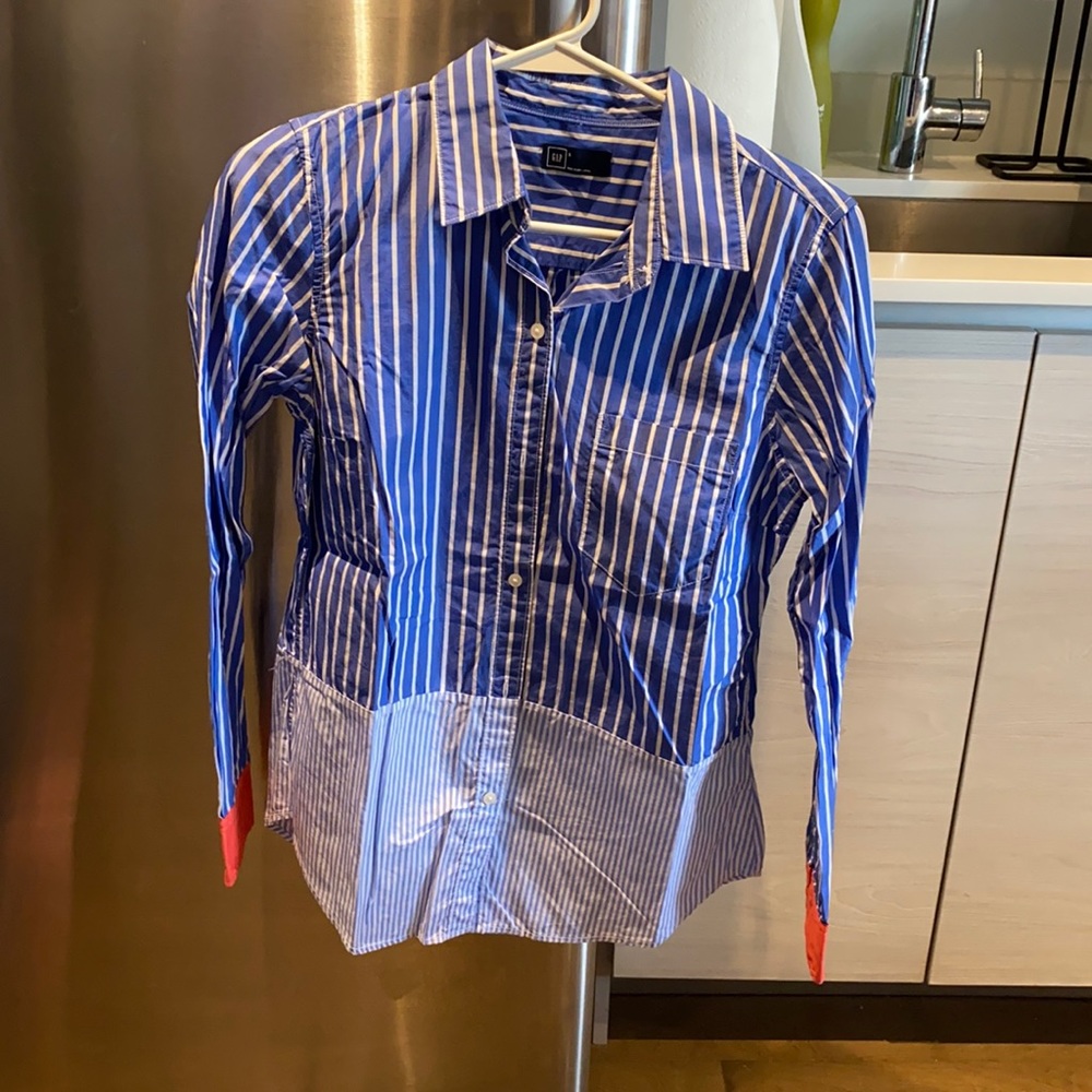 Size S women’s color block button up Gap used